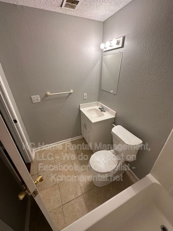 Building Photo - 5656 N Anita Ave