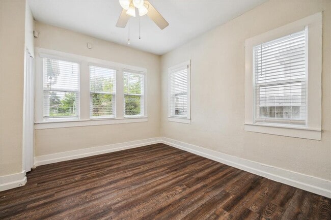 Building Photo - 838 W 26th St
