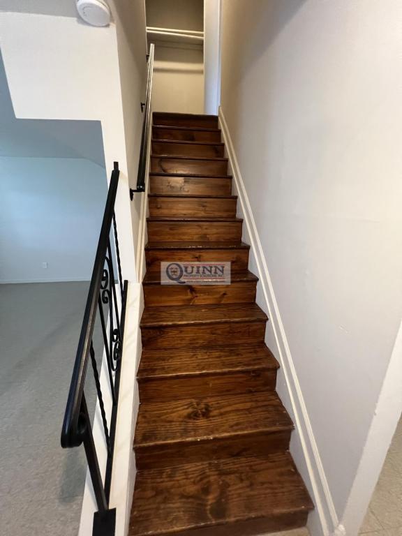 Building Photo - 14 Maple Ct