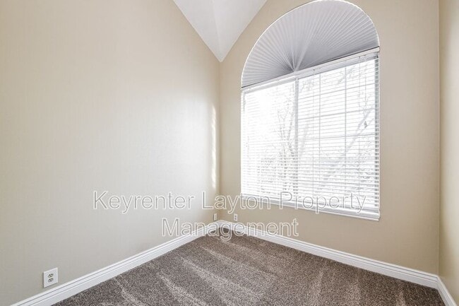 Building Photo - 650 S Main St