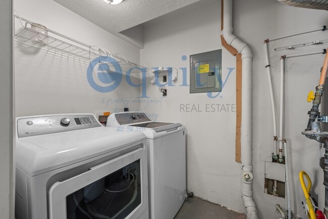 Building Photo - 703 Ry Ln