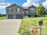 Building Photo - Brand NEW gorgeous 4 bedroom, 3 bath home ...