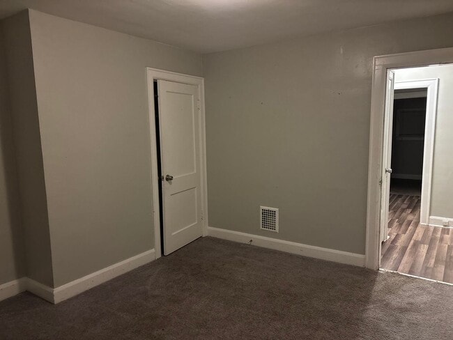 Building Photo - 48 N Roys Ave