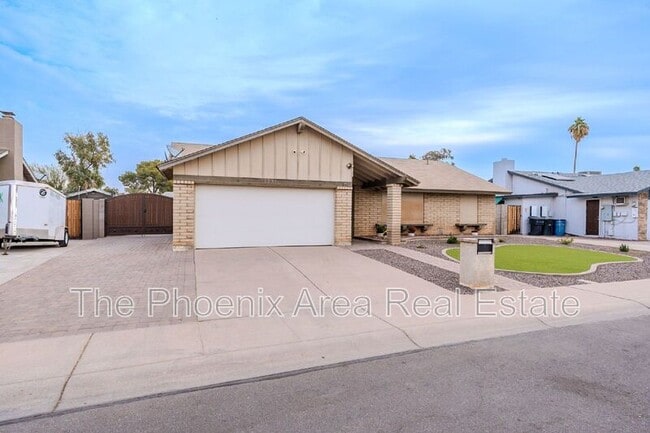 Building Photo - 3231 N Woodburne Dr
