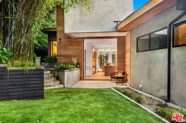 Building Photo - 727 N Beverly Glen Blvd