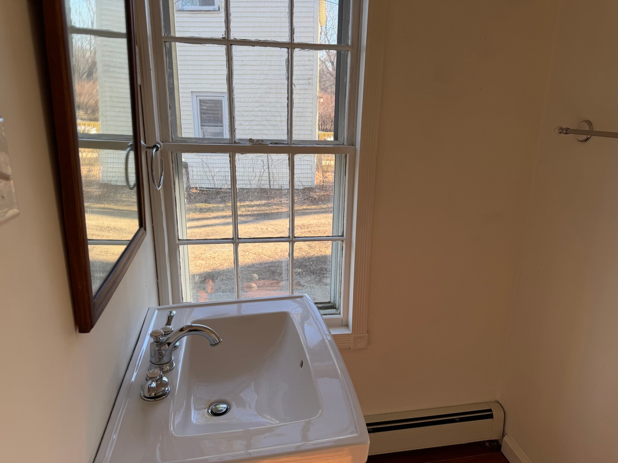 1st Floor bathroom - 100 Summerset Rd