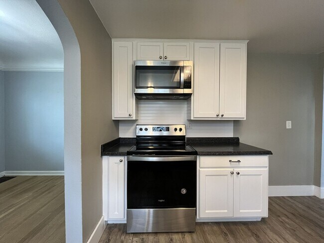 Building Photo - Three-Bedroom Home with Updated Kitchen & Vaulted Ceilings