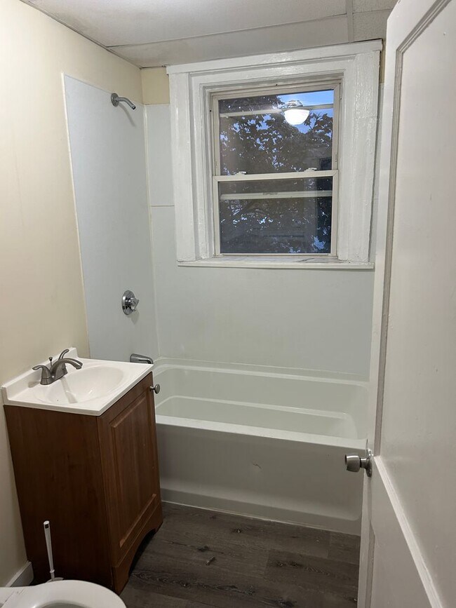 Building Photo - 1041 Main St