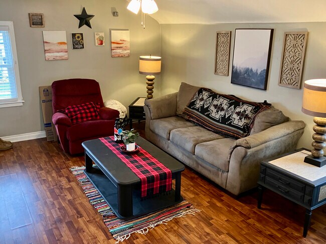 Building Photo - 190 Whitehall Ave