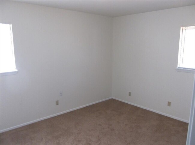 Building Photo - 2111 Falcon Hill Dr