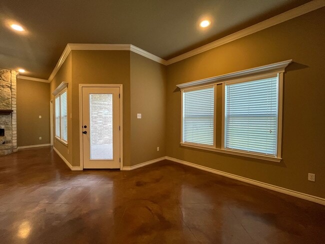 Building Photo - 3000 Silver Saddle Dr