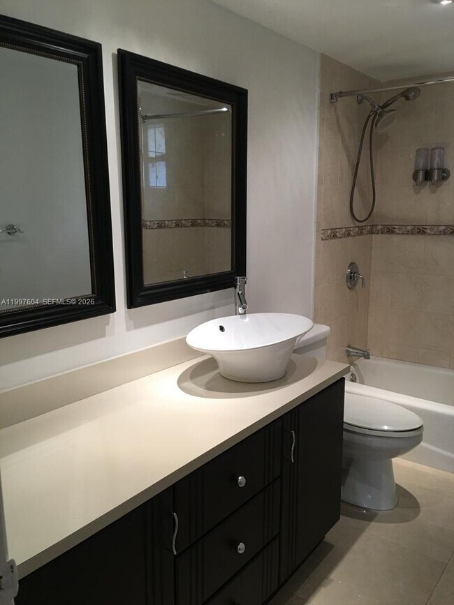 Building Photo - 9375 Fontainebleau Blvd