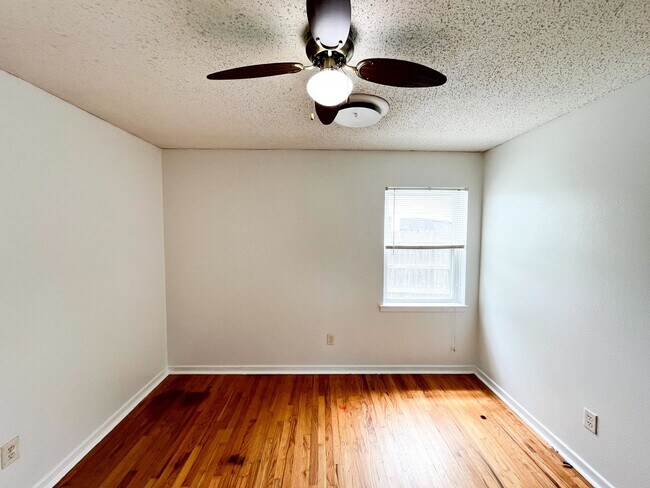 Building Photo - Available Now!!!! Gorgeous 3 bedroom, 2 bath, 2 car garage home. Beautiful wood look flooring. Sp...