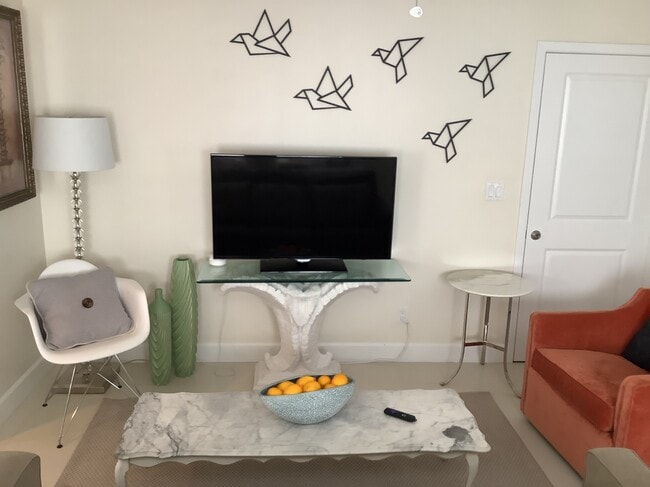 Building Photo - 2700 1st NE Ave