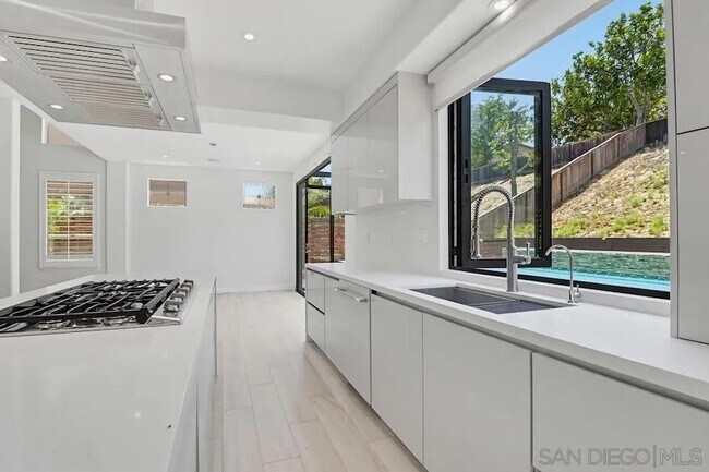 Building Photo - 561 Bayona Loop