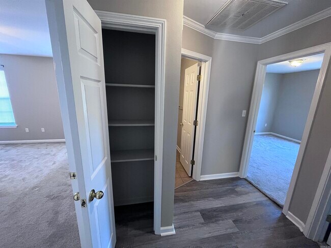 Building Photo - 54 W Plaza Blvd