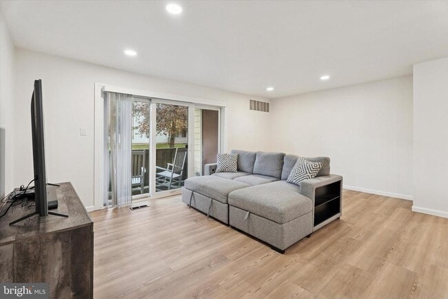 Building Photo - 207 Stockton Ct