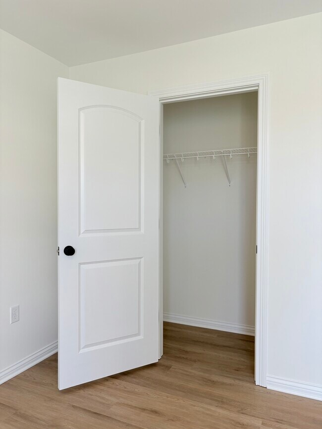 Building Photo - 1307 Helmsdale Ave