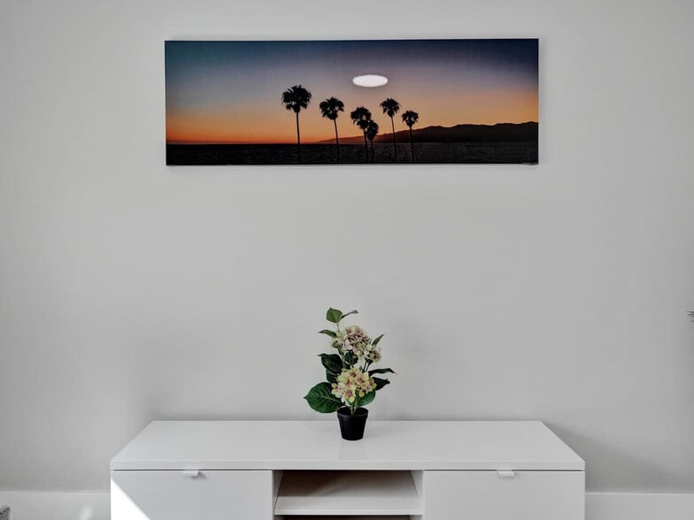 Building Photo - 3204 NE 9th St