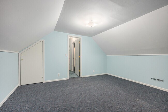 Building Photo - 3310 Lake Dr