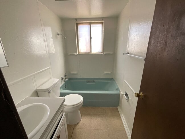 Building Photo - 3 bed, 1.5 bath, 1 car garage