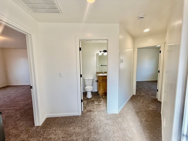 Building Photo - 3-BR Townhome Near Costco