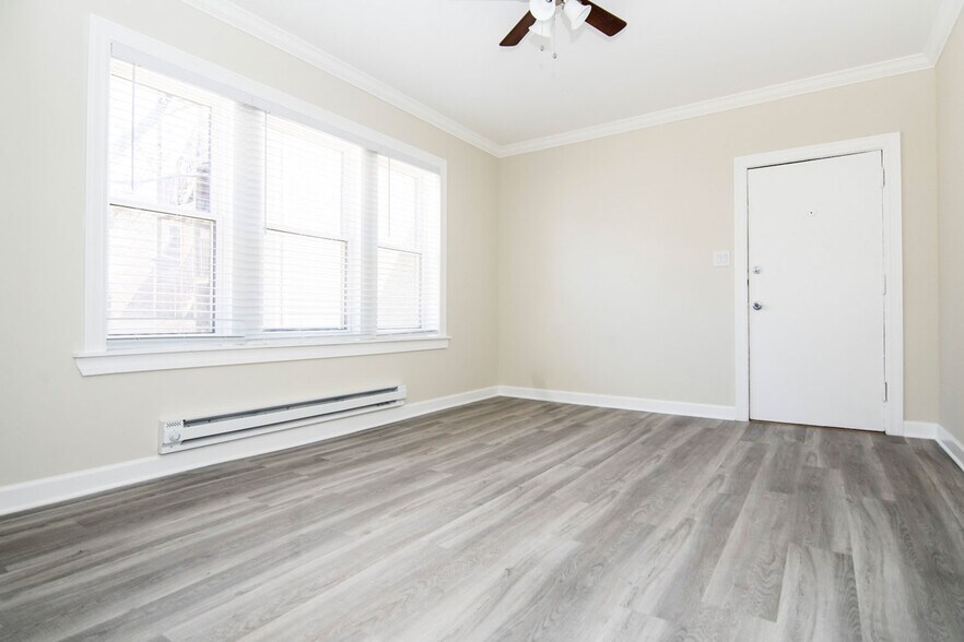 Building Photo - 655 W Roscoe St