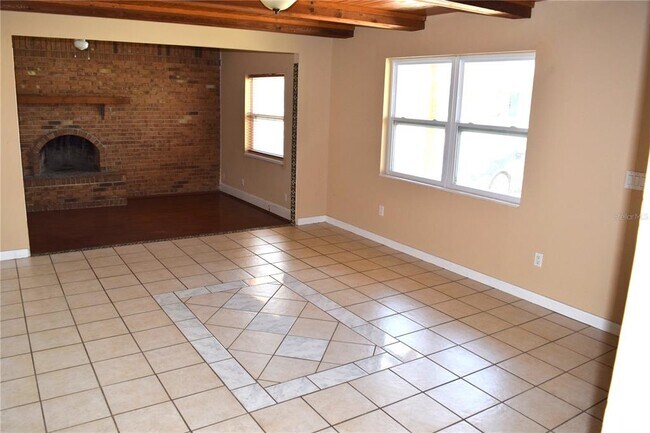 Building Photo - 2753 Foxdale Dr