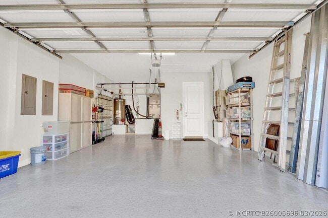 Building Photo - 528 Les Jardin Dr