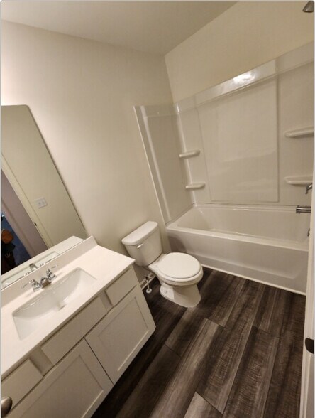 Building Photo - 581 Magnolia Cir