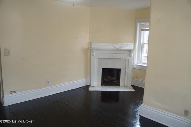 Building Photo - 226 W Burnett Ave