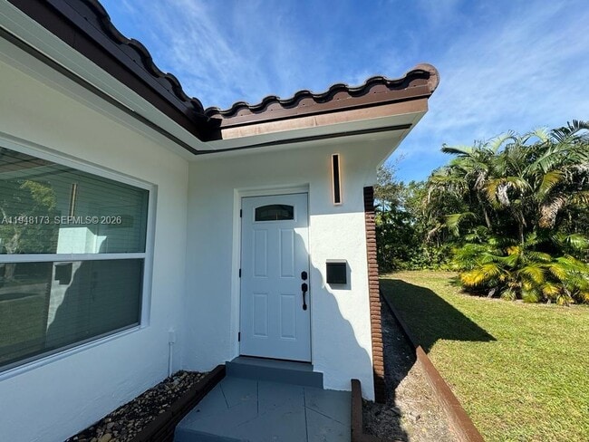 Building Photo - 11912 NE 10th Ave