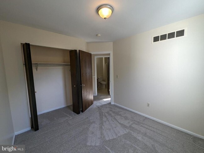 Building Photo - 830 Woodcrest Dr