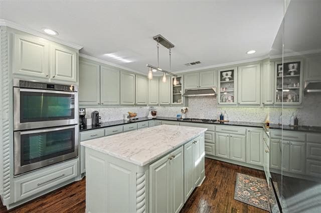 Building Photo - 2100 Daisy Ln