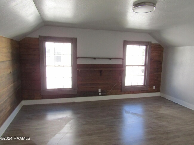Building Photo - 617 Julia St