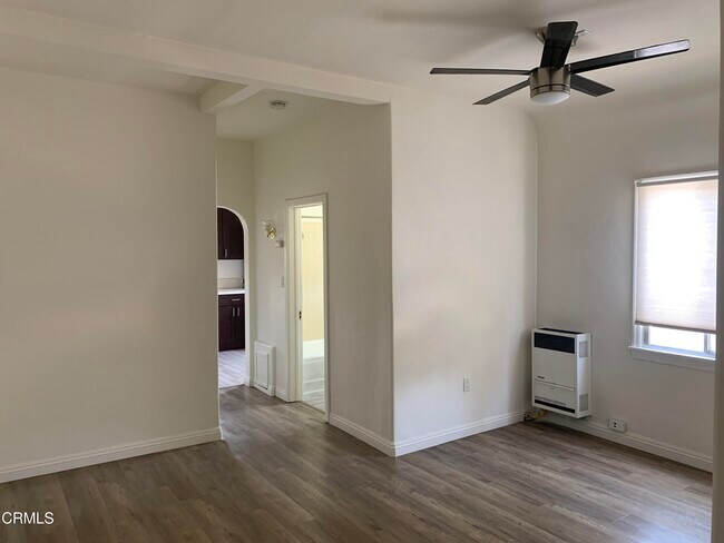Building Photo - 123 S Grand Oaks Ave