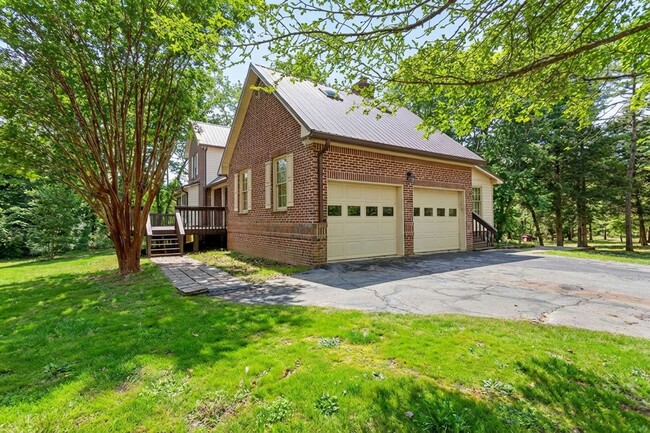 Building Photo - Beautiful 4 Bed 3.5 Bath Home on 20 Acres