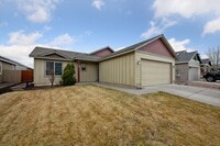 Building Photo - Charming home in Southwest Redmond