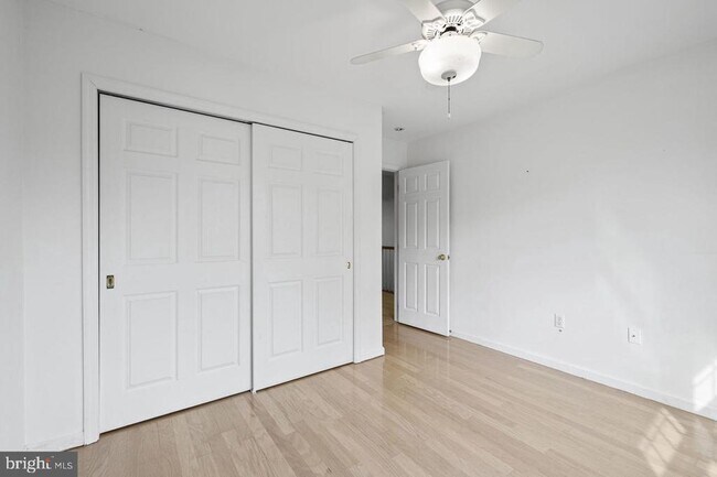 Building Photo - 262 Crescent Dr