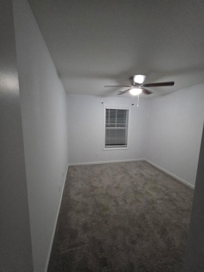 Building Photo - 335 Niblick Dr