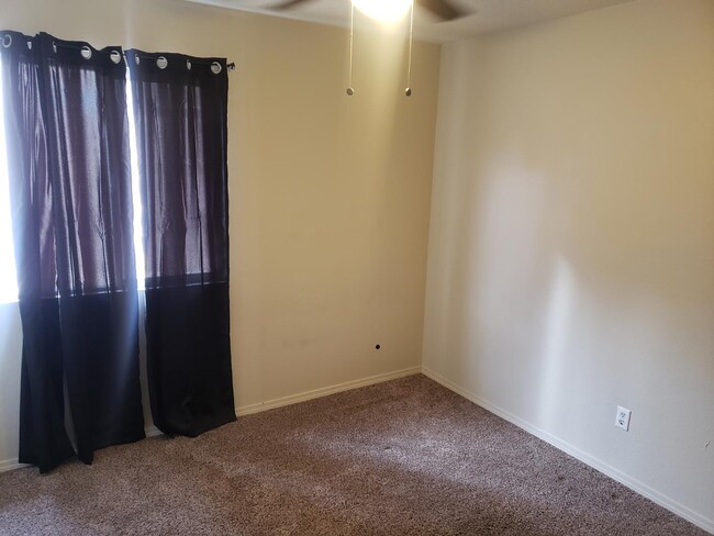 Building Photo - 2605 Silver Star Dr SW
