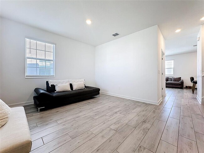 Building Photo - 3077 Ella Wy