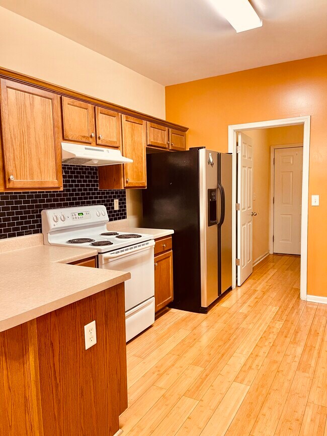 Kitchen - 1322 Harbor Park Dr