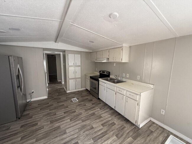 Building Photo - 8135 Tolles Dr