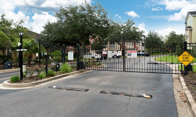 Building Photo - 10075 GATE N Pky