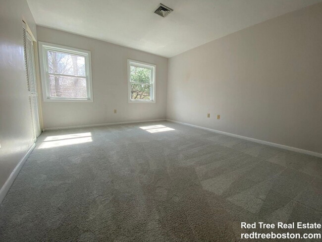 Building Photo - 1400 Lagrange St