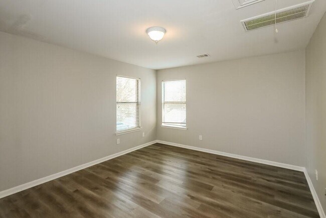 Building Photo - 7627 Cypress Edge Dr
