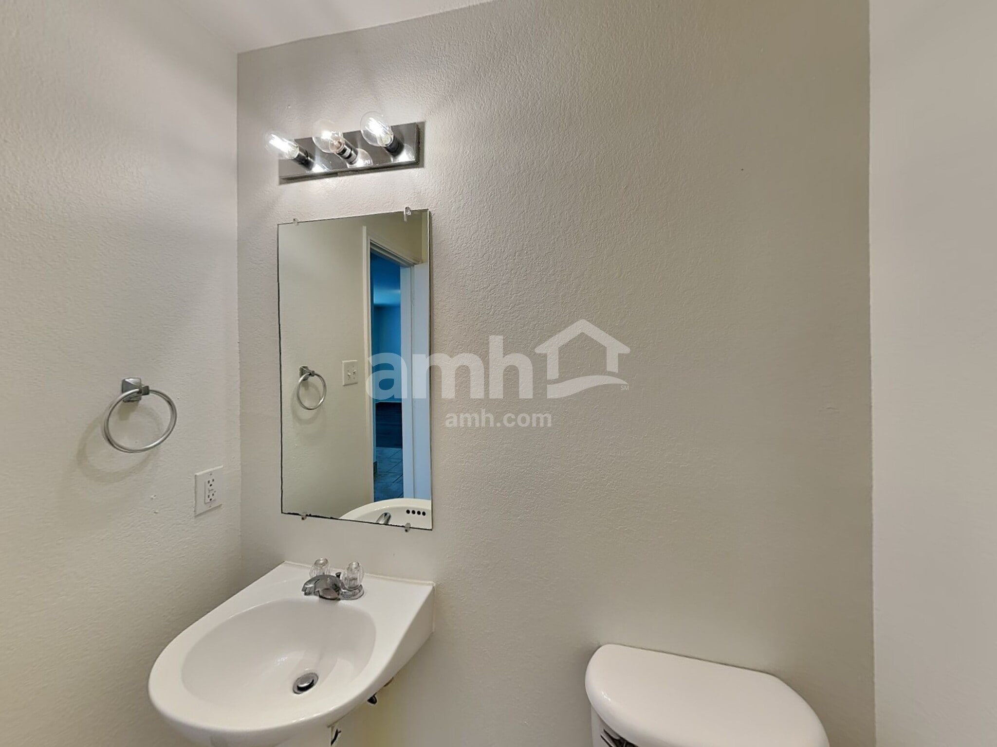 Building Photo - 4916 Water Ridge Ln