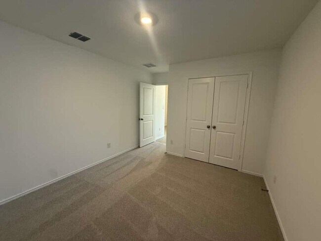 Building Photo - 577 Sormonne Lp