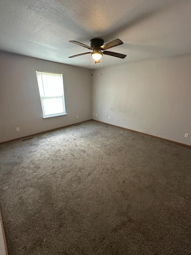 Building Photo - 106 S Woods Ct